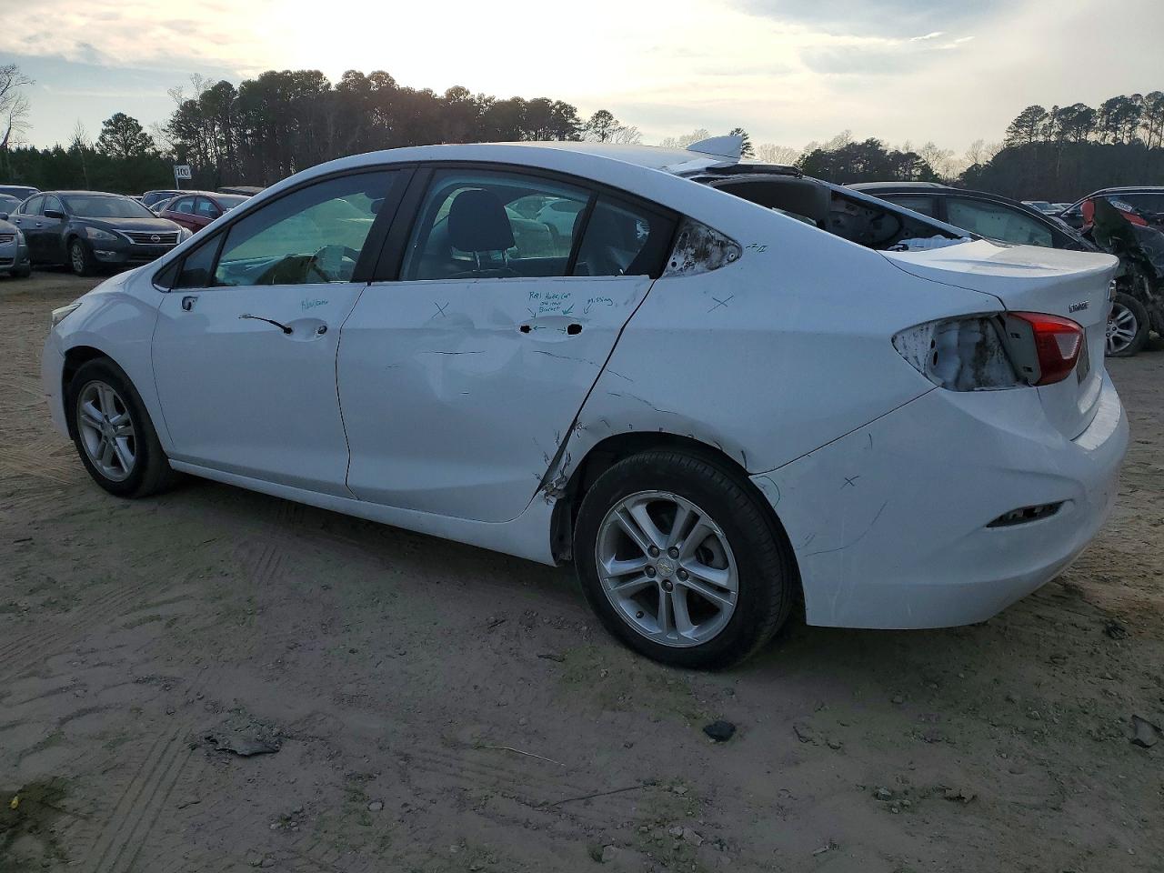 2017 CHEVROLET CRUZE LT photo 2