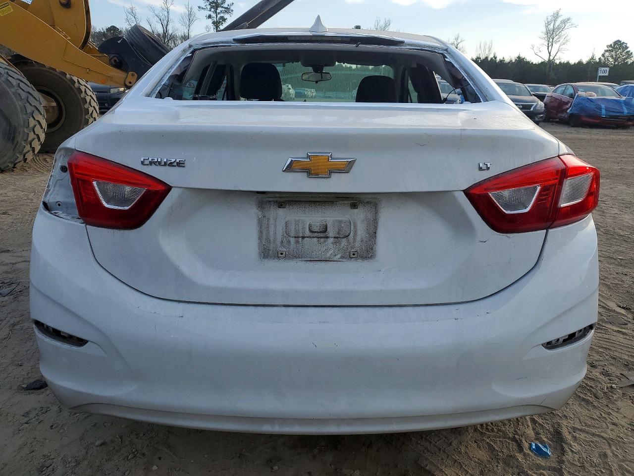 2017 CHEVROLET CRUZE LT photo 6