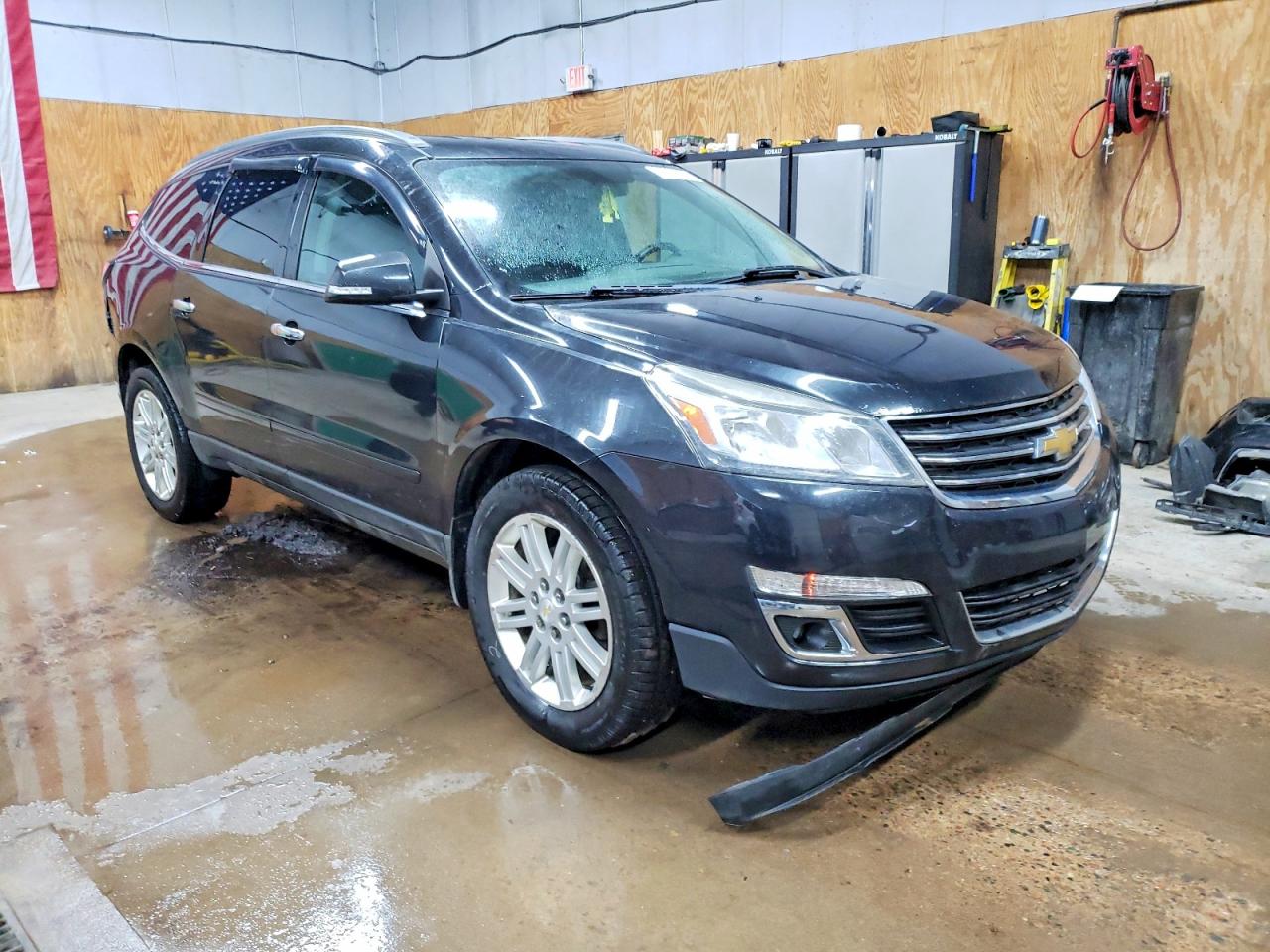 2014 CHEVROLET TRAVERSE LT photo 4