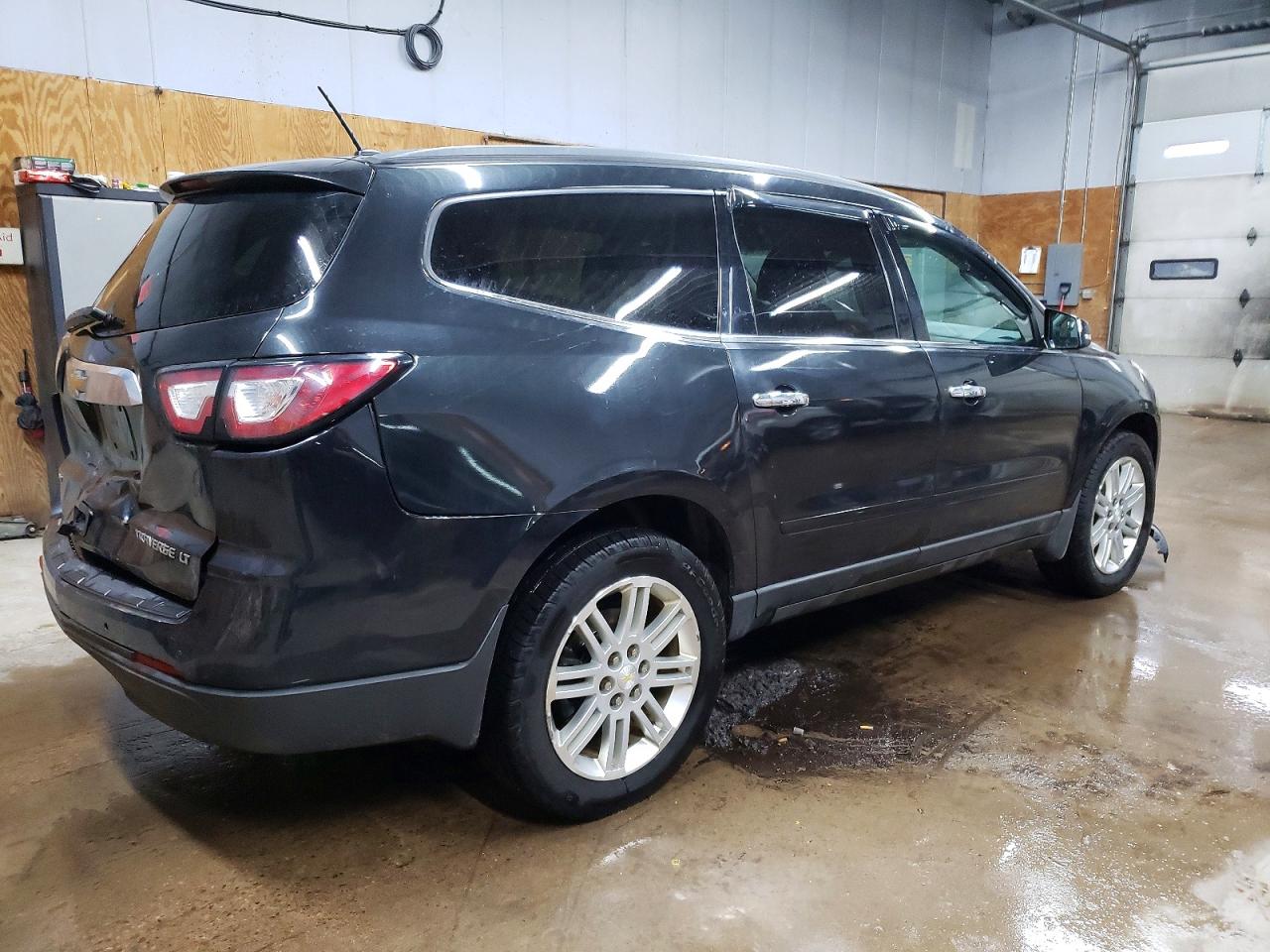 2014 CHEVROLET TRAVERSE LT photo 3