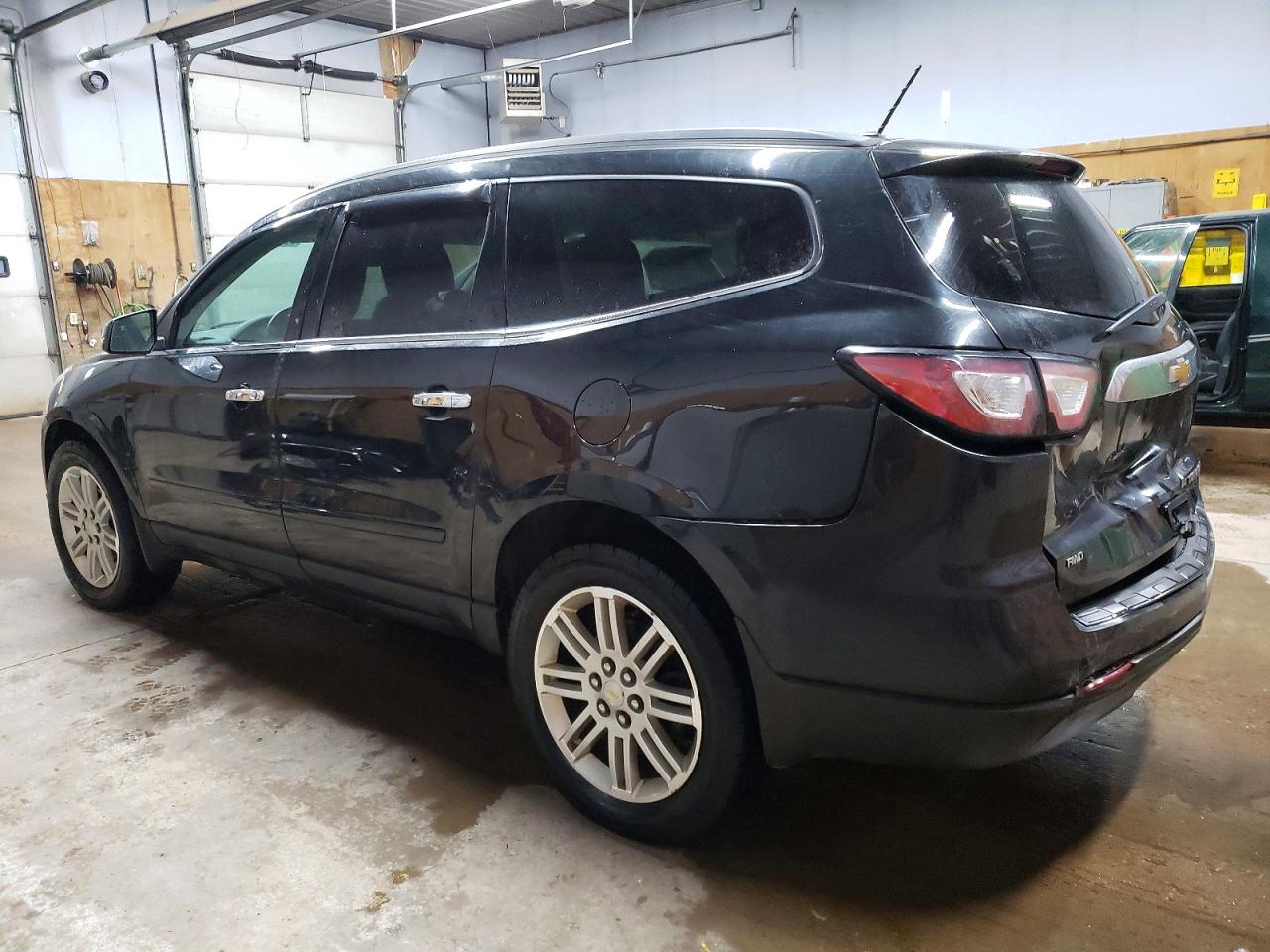 2014 CHEVROLET TRAVERSE LT photo 2