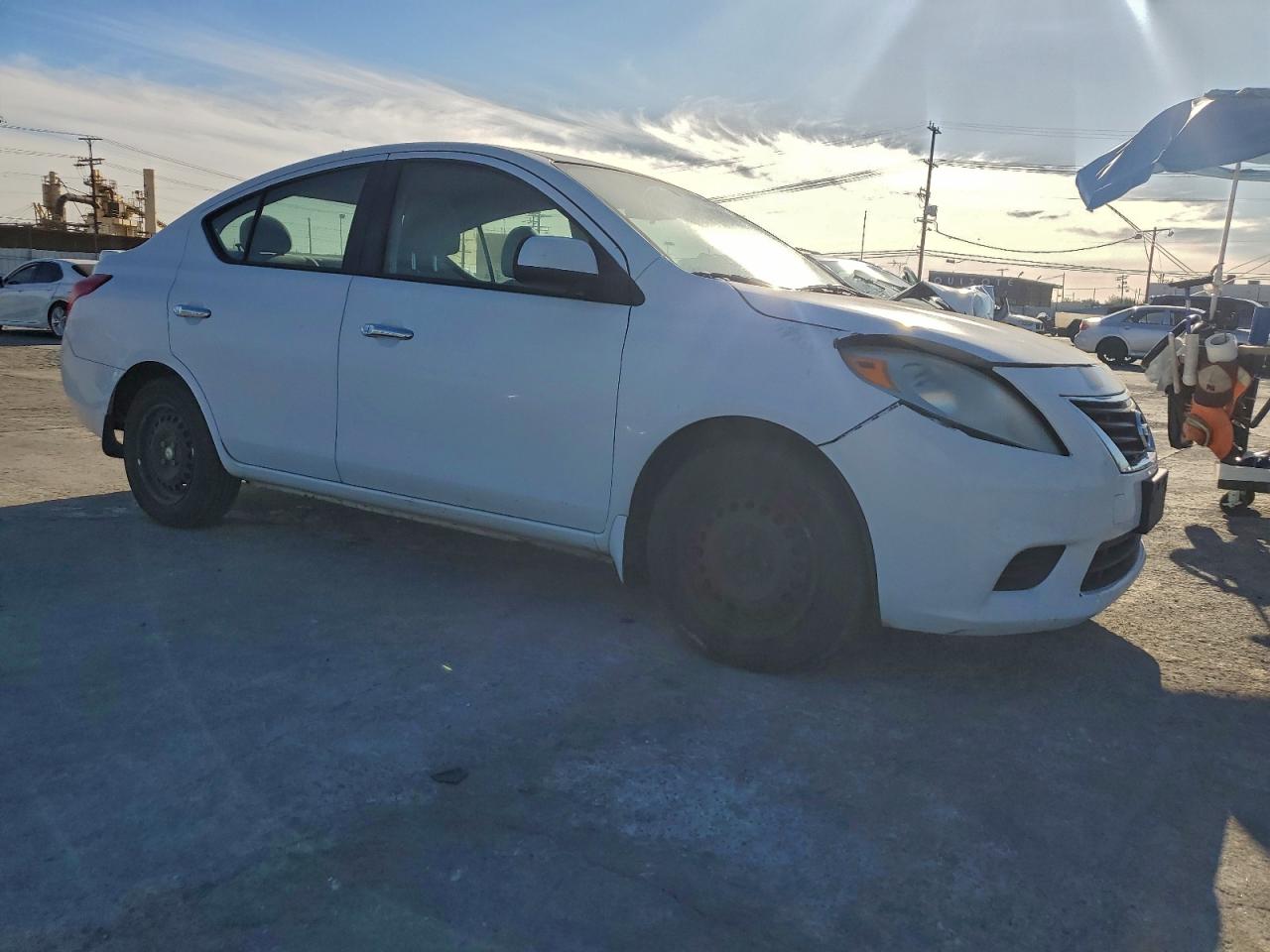 2014 NISSAN VERSA S photo 4