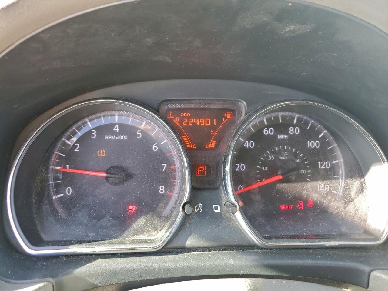 2014 NISSAN VERSA S photo 9