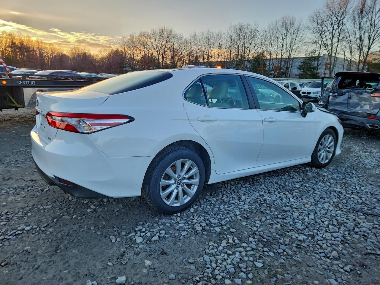 2018 TOYOTA CAMRY L photo 3