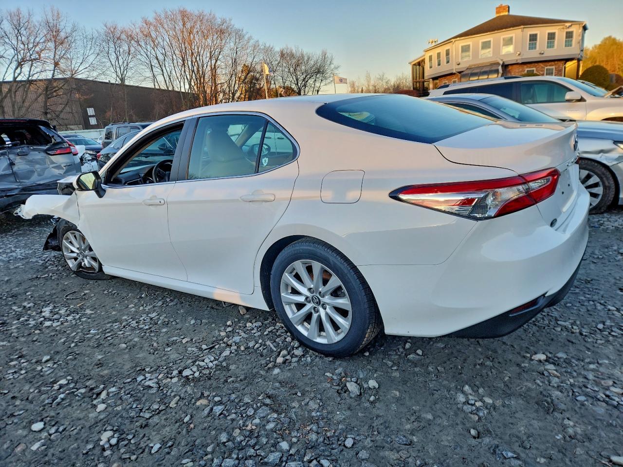 2018 TOYOTA CAMRY L photo 2