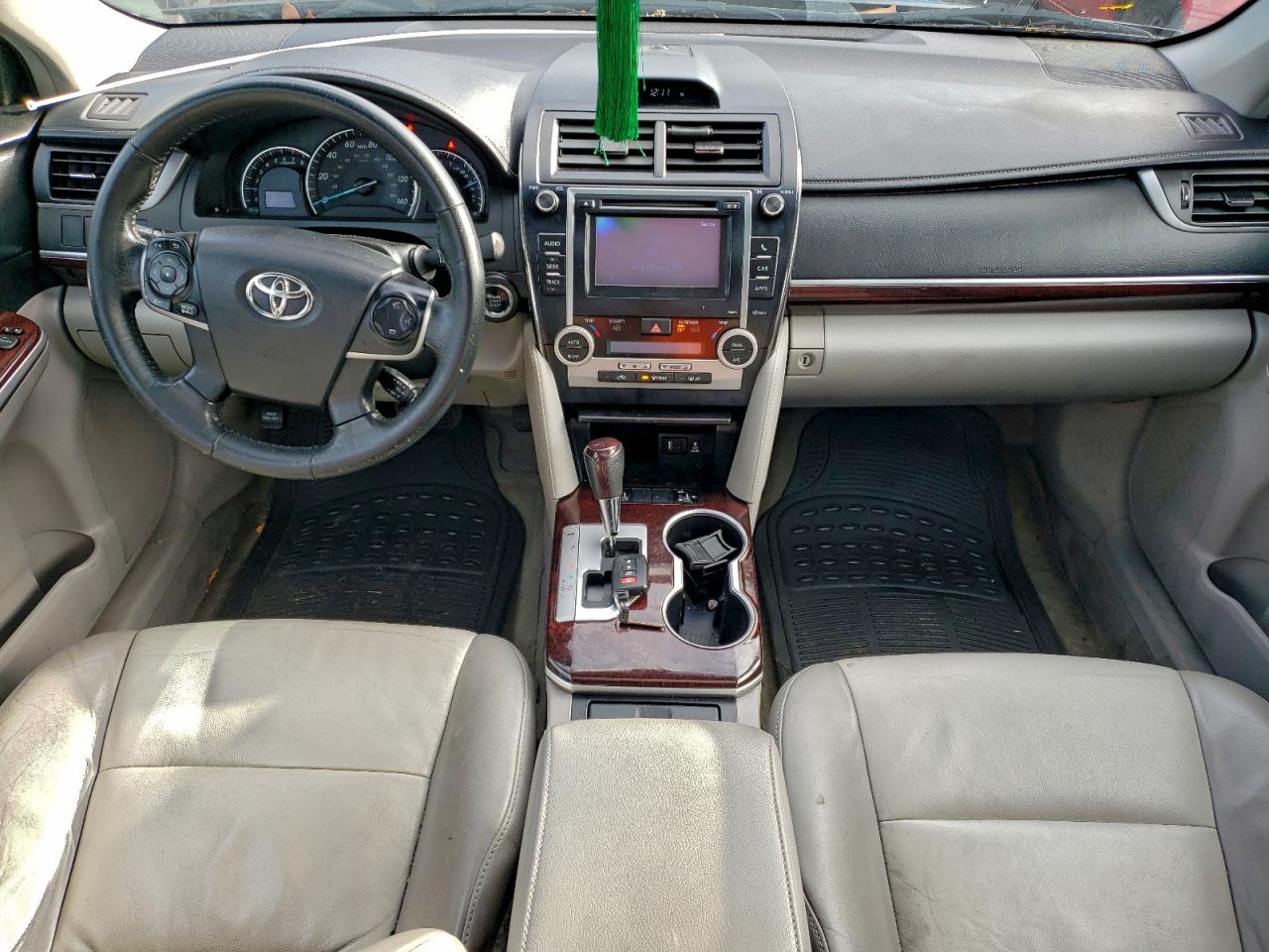 2014 TOYOTA CAMRY L photo 8