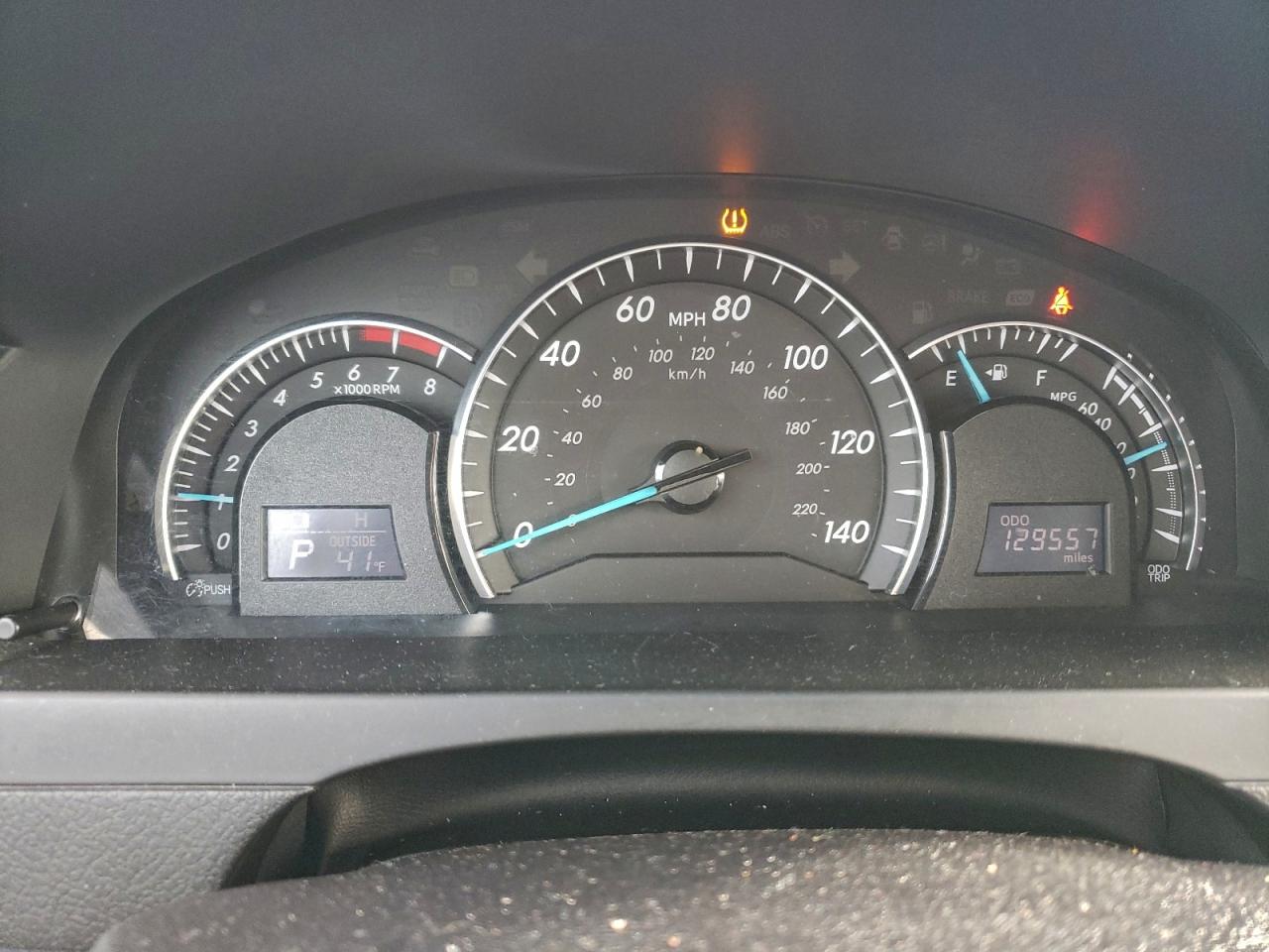 2014 TOYOTA CAMRY L photo 9