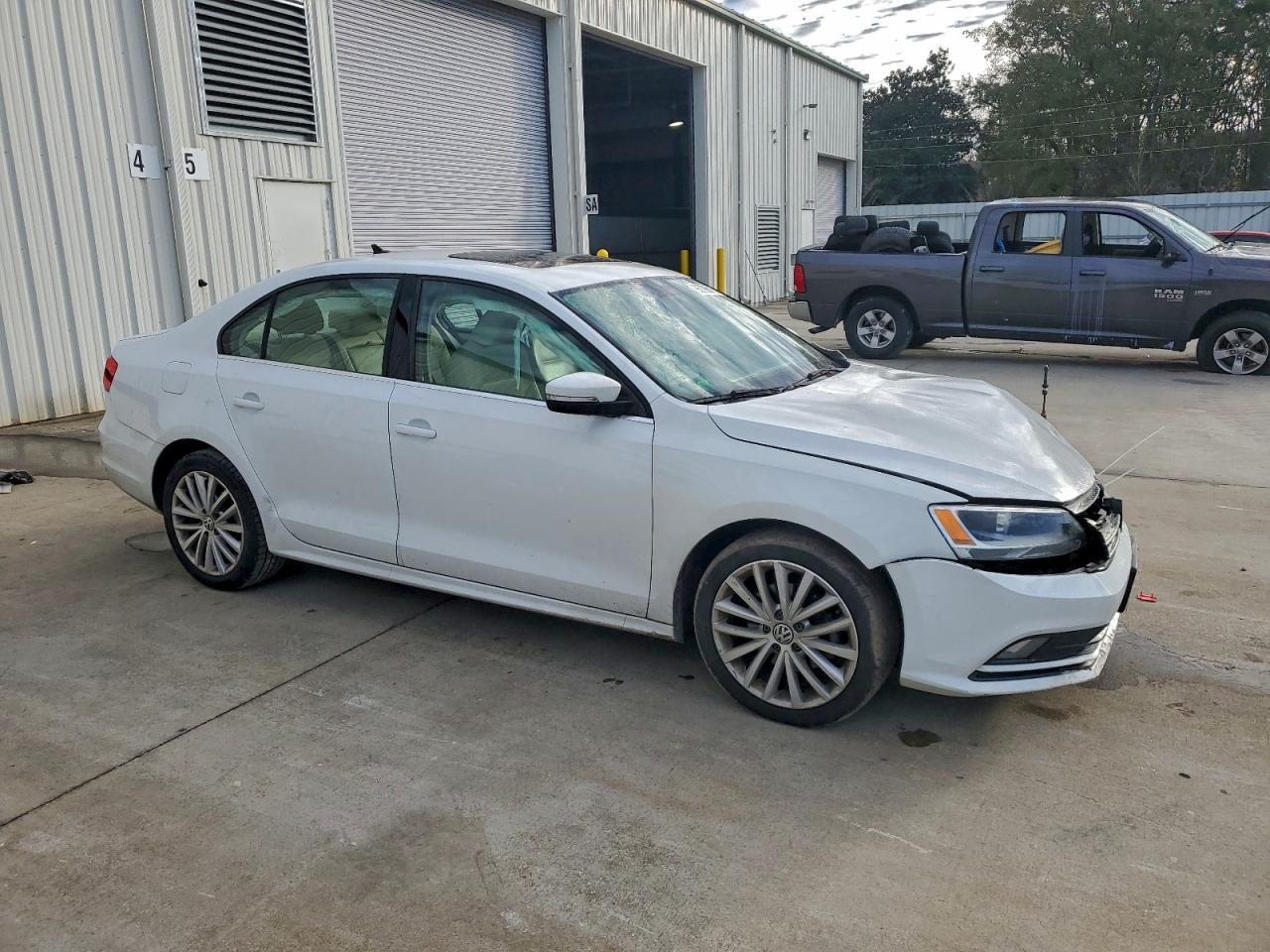 2015 VOLKSWAGEN JETTA SE photo 4