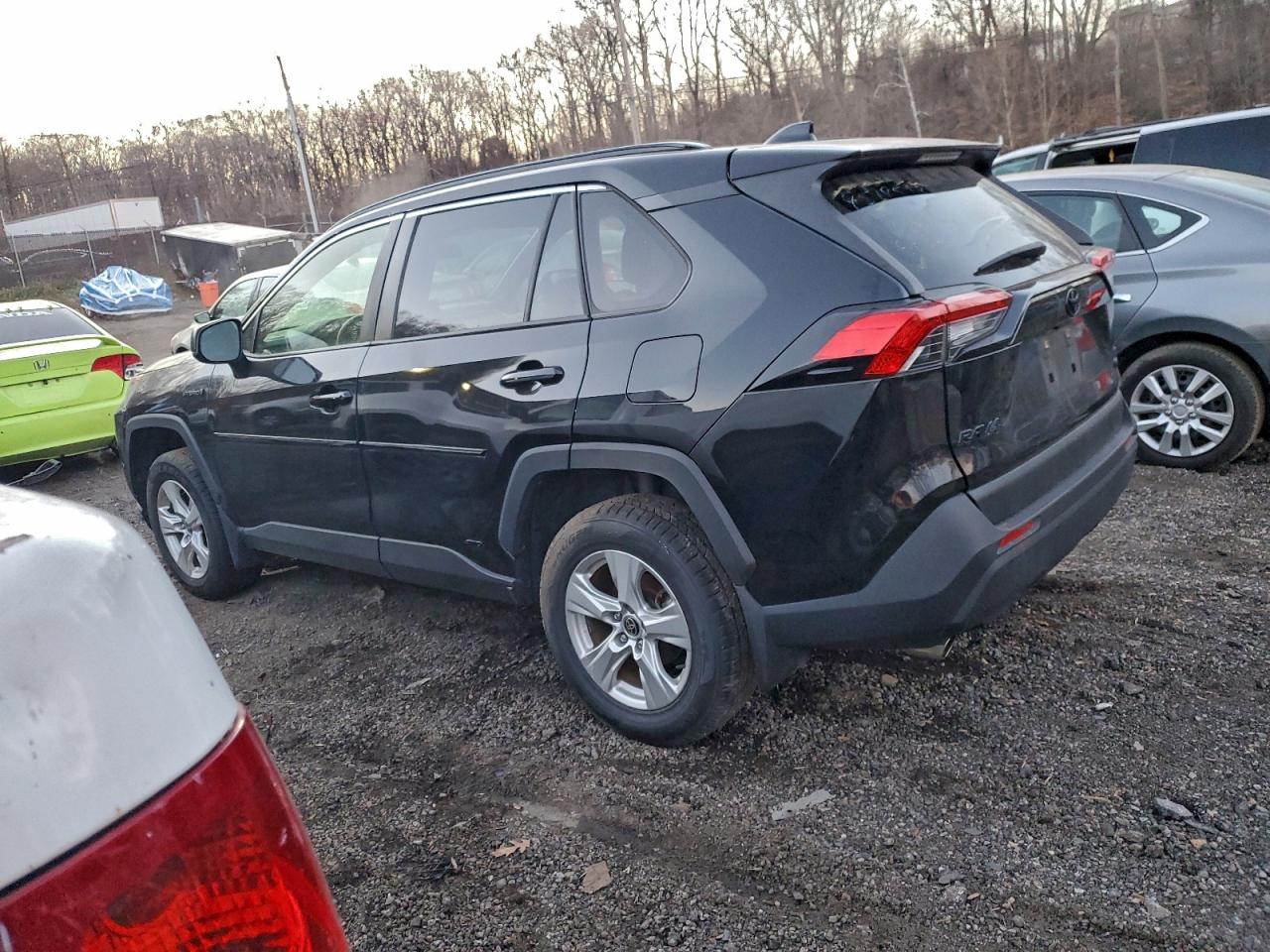 2021 TOYOTA RAV4 LE photo 2