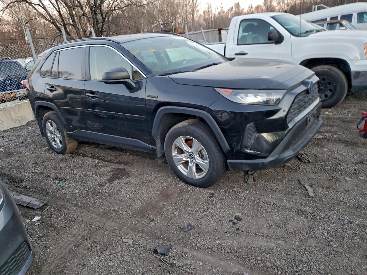 2021 TOYOTA RAV4 LE photo 4