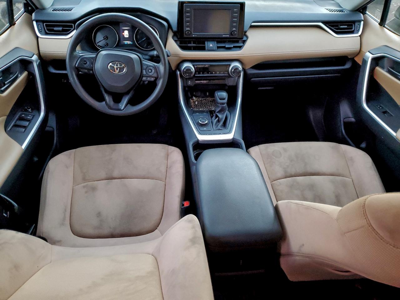 2021 TOYOTA RAV4 LE photo 8