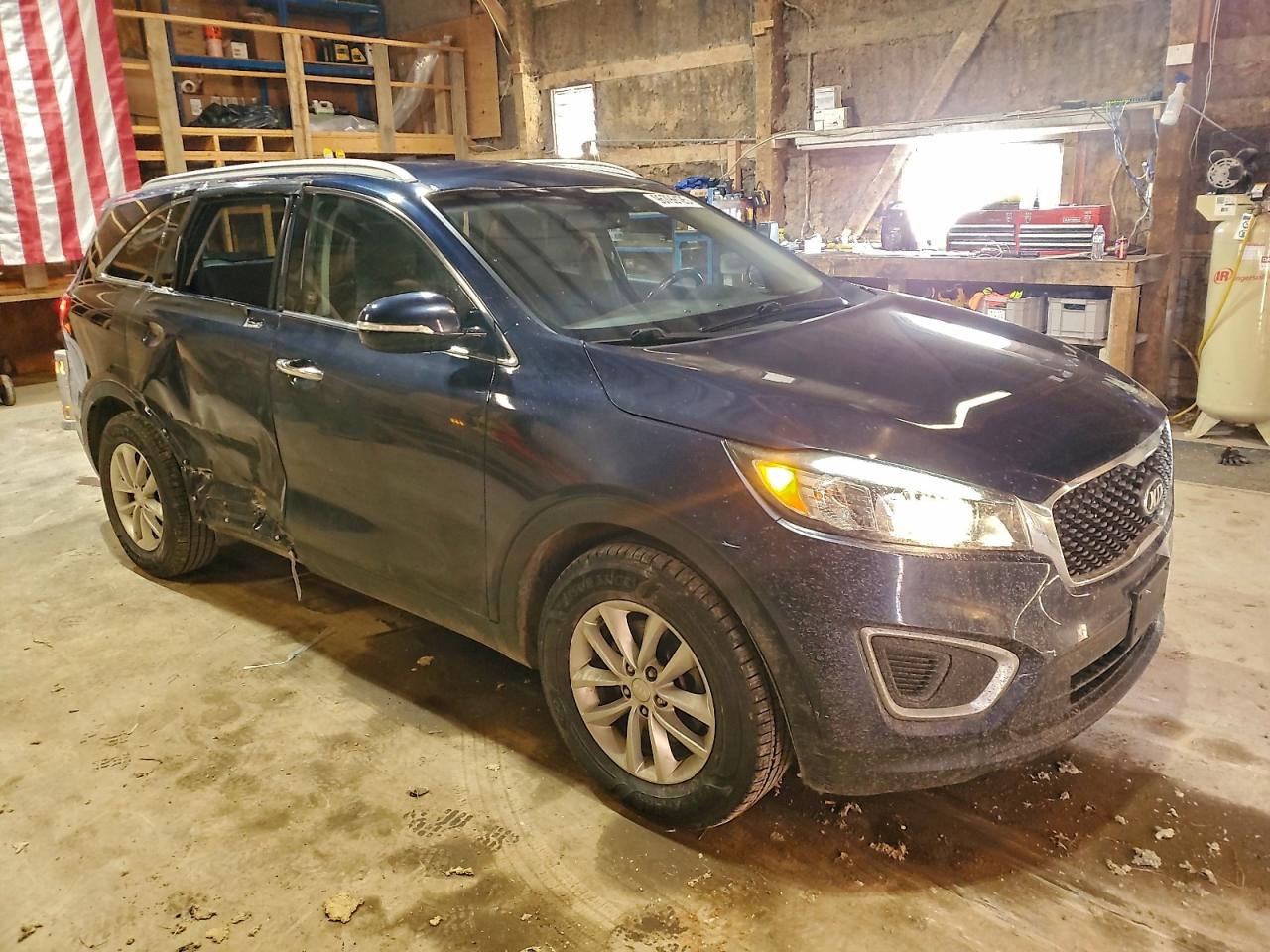2016 KIA SORENTO LX photo 4