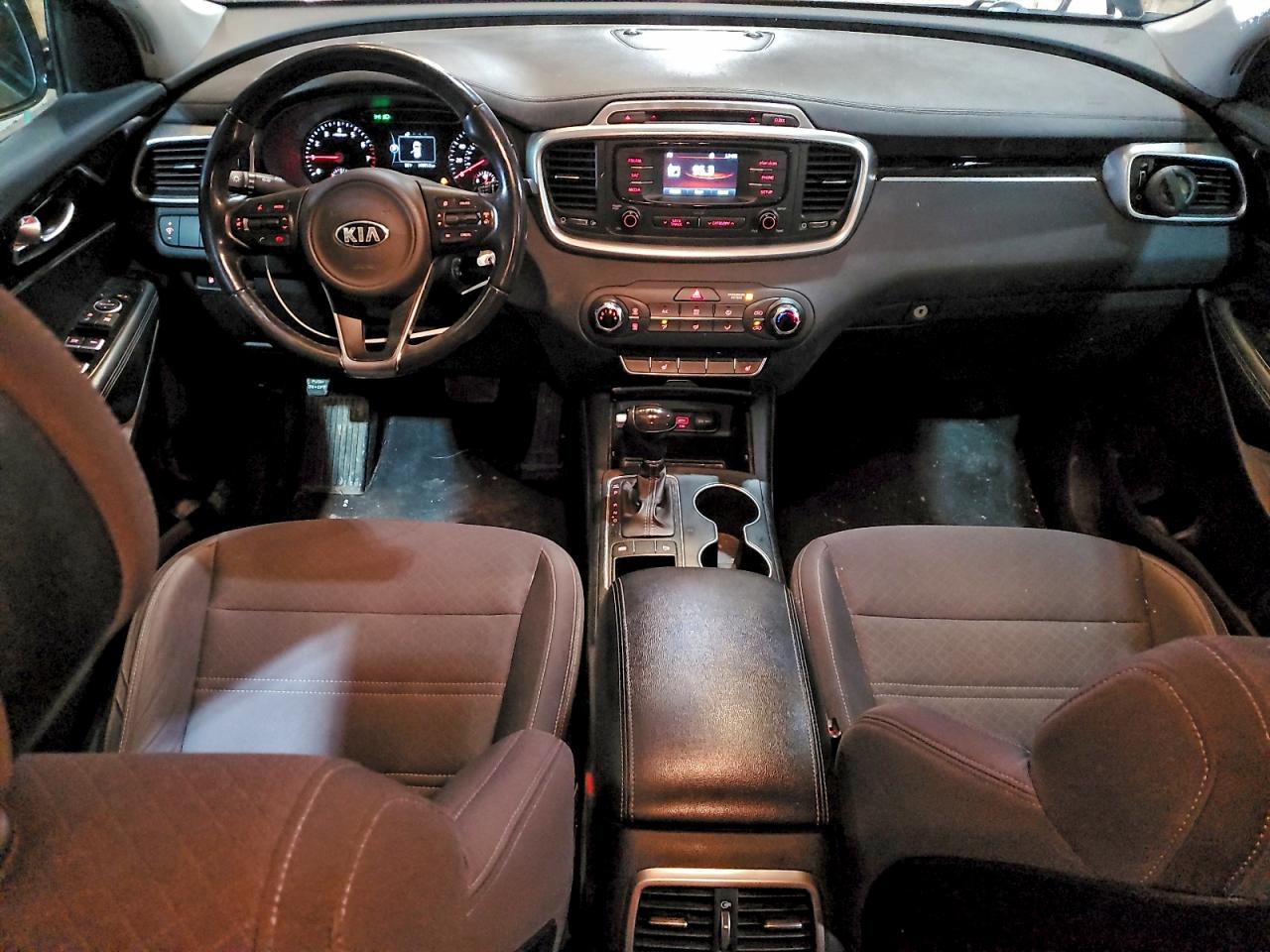 2016 KIA SORENTO LX photo 8