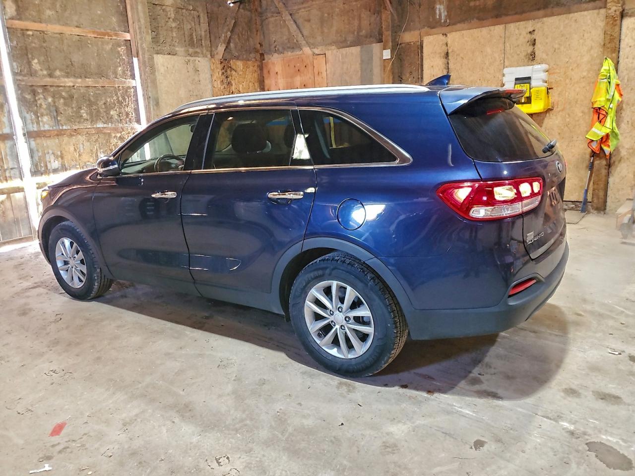 2016 KIA SORENTO LX photo 2
