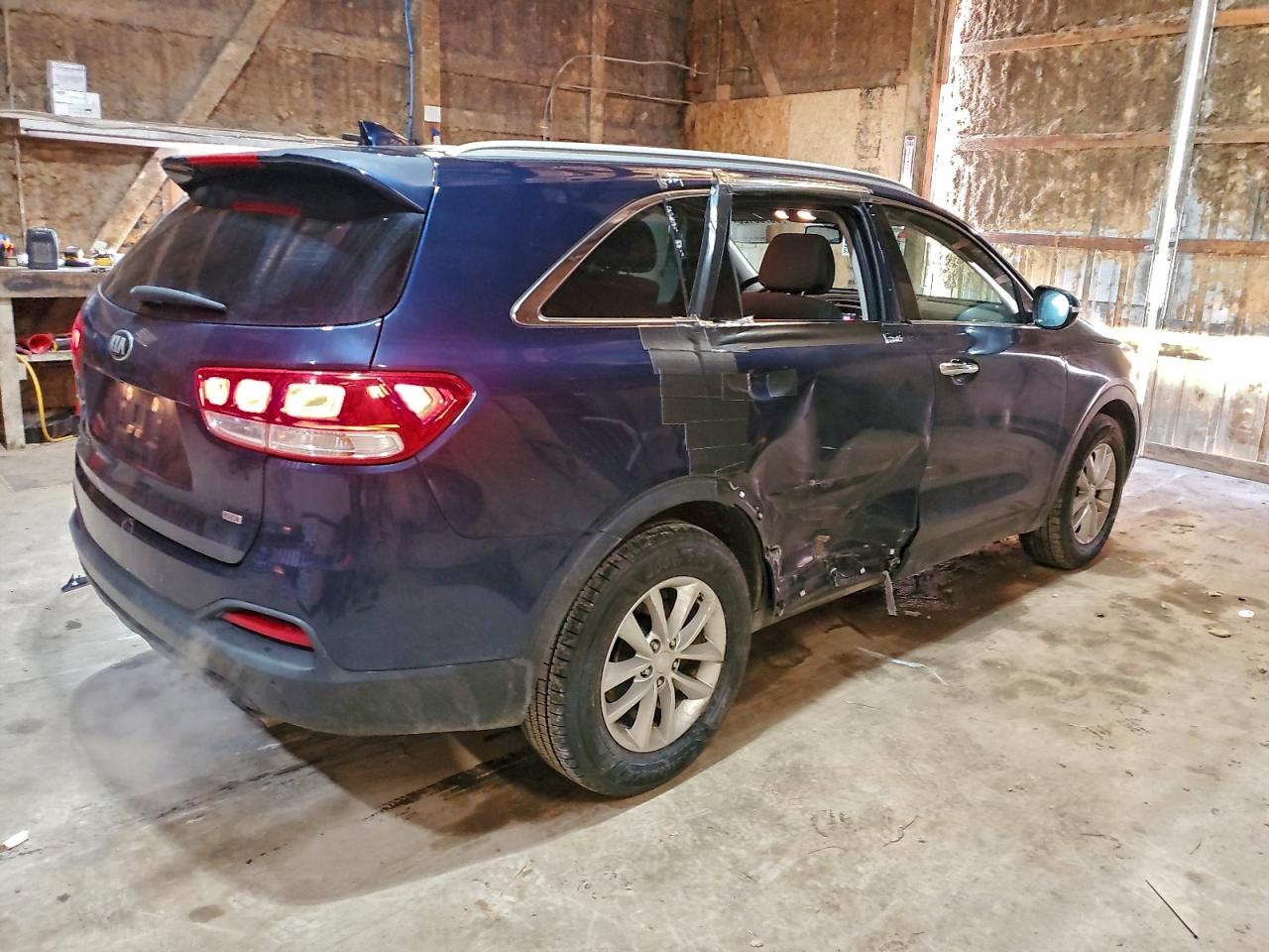 2016 KIA SORENTO LX photo 3