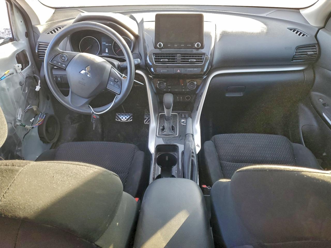 2022 MITSUBISHI ECLIPSE CROSS LE photo 8