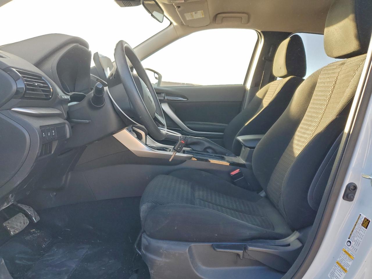 2022 MITSUBISHI ECLIPSE CROSS LE photo 7