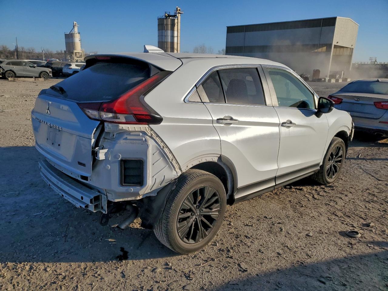 2022 MITSUBISHI ECLIPSE CROSS LE photo 3