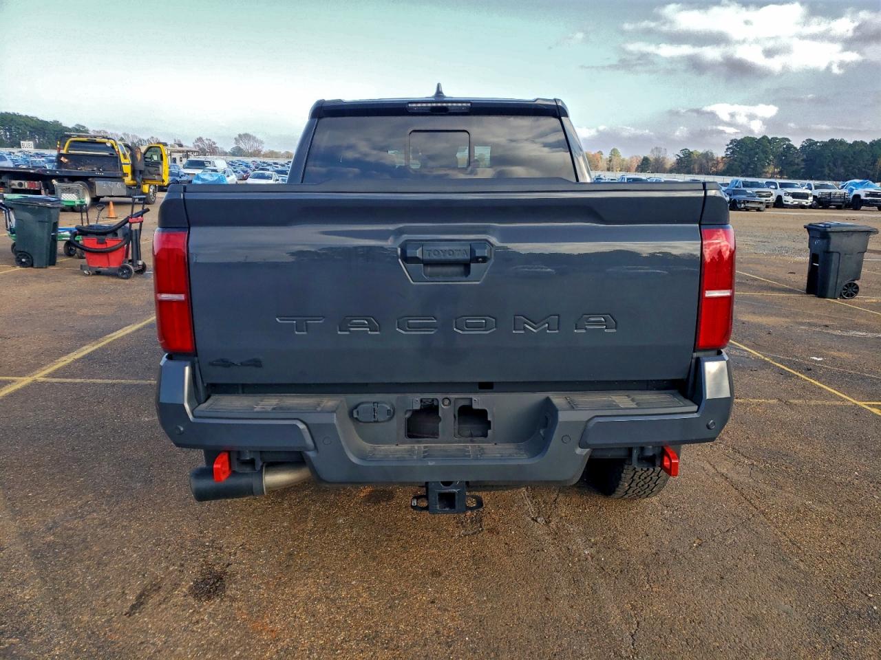 2024 TOYOTA TACOMA DOUBLE CAB photo 11