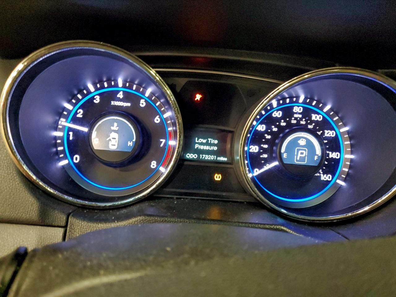 2011 HYUNDAI SONATA SE photo 9