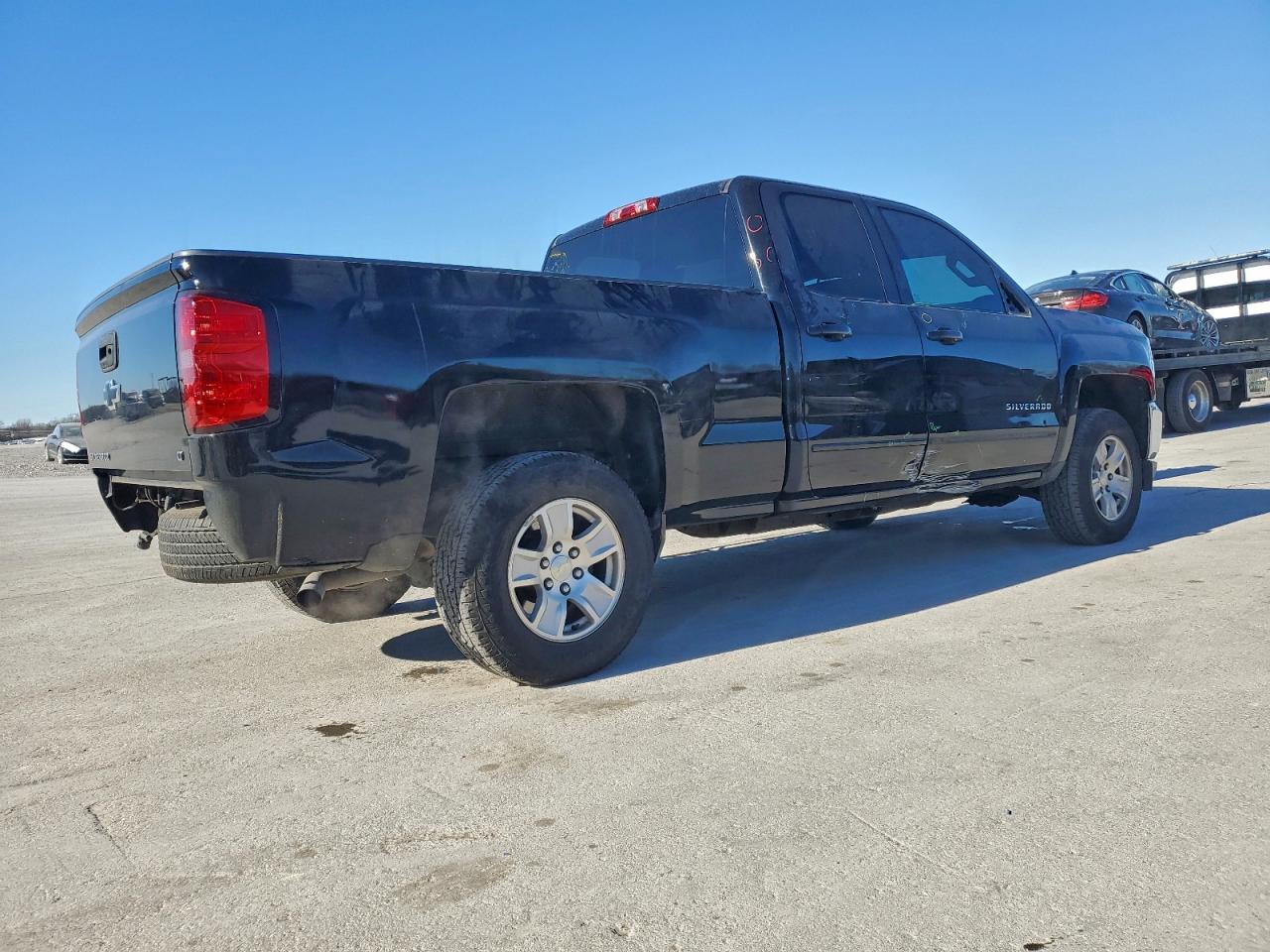 2018 CHEVROLET SILVERADO C1500 LT photo 3