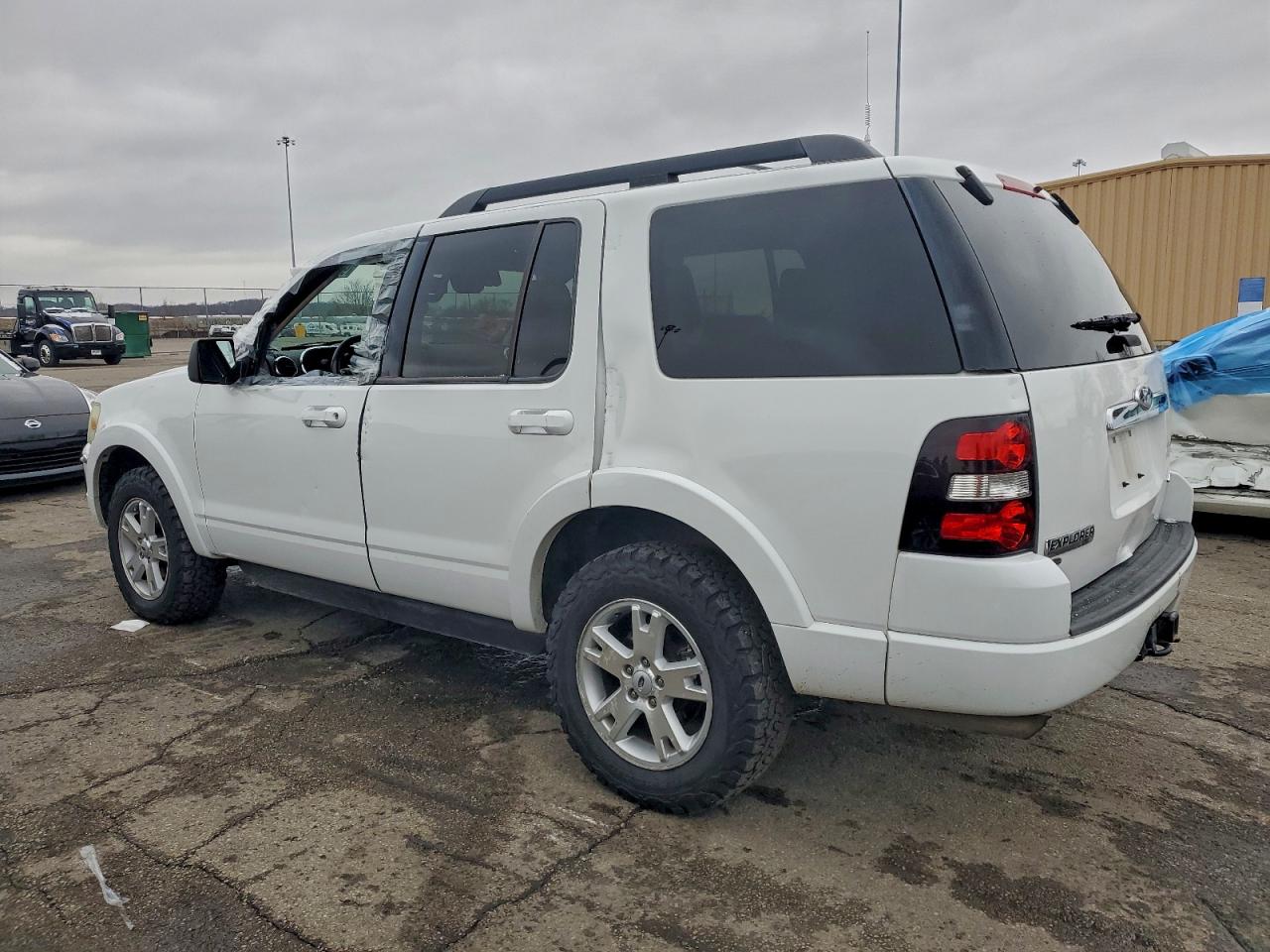 2010 FORD EXPLORER XLT photo 2