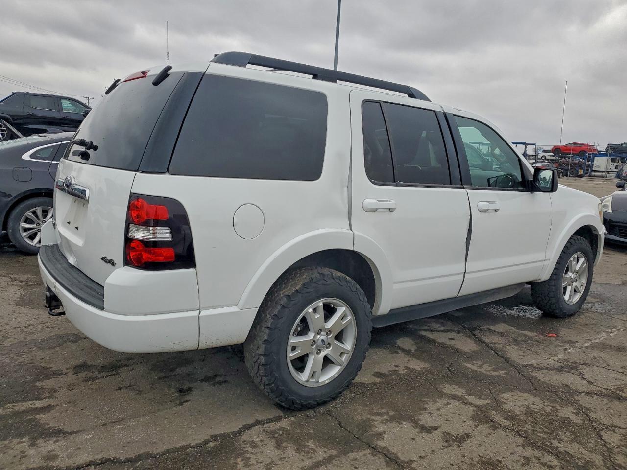2010 FORD EXPLORER XLT photo 3
