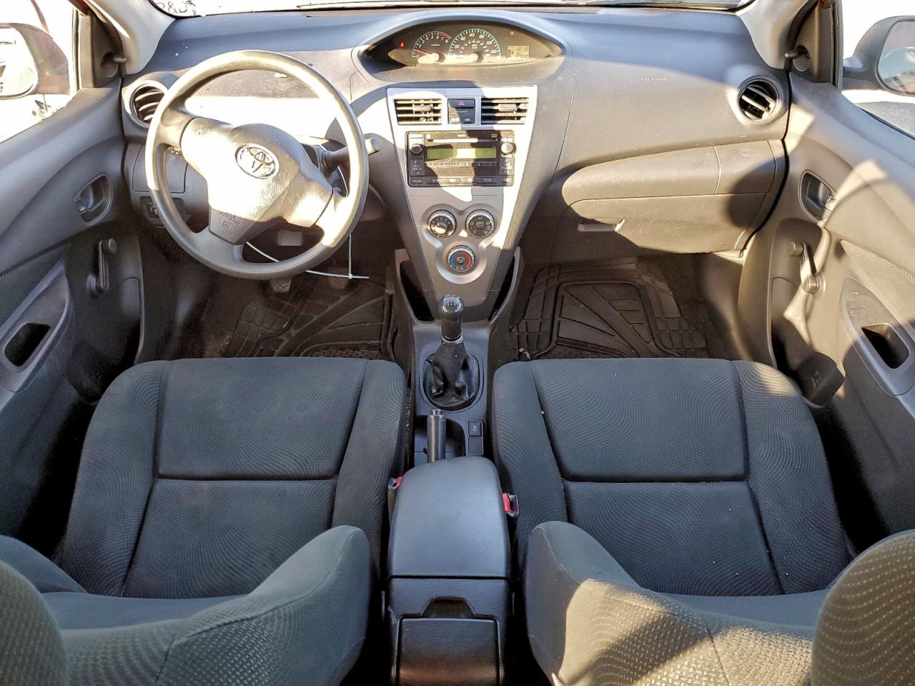 2010 TOYOTA YARIS photo 8