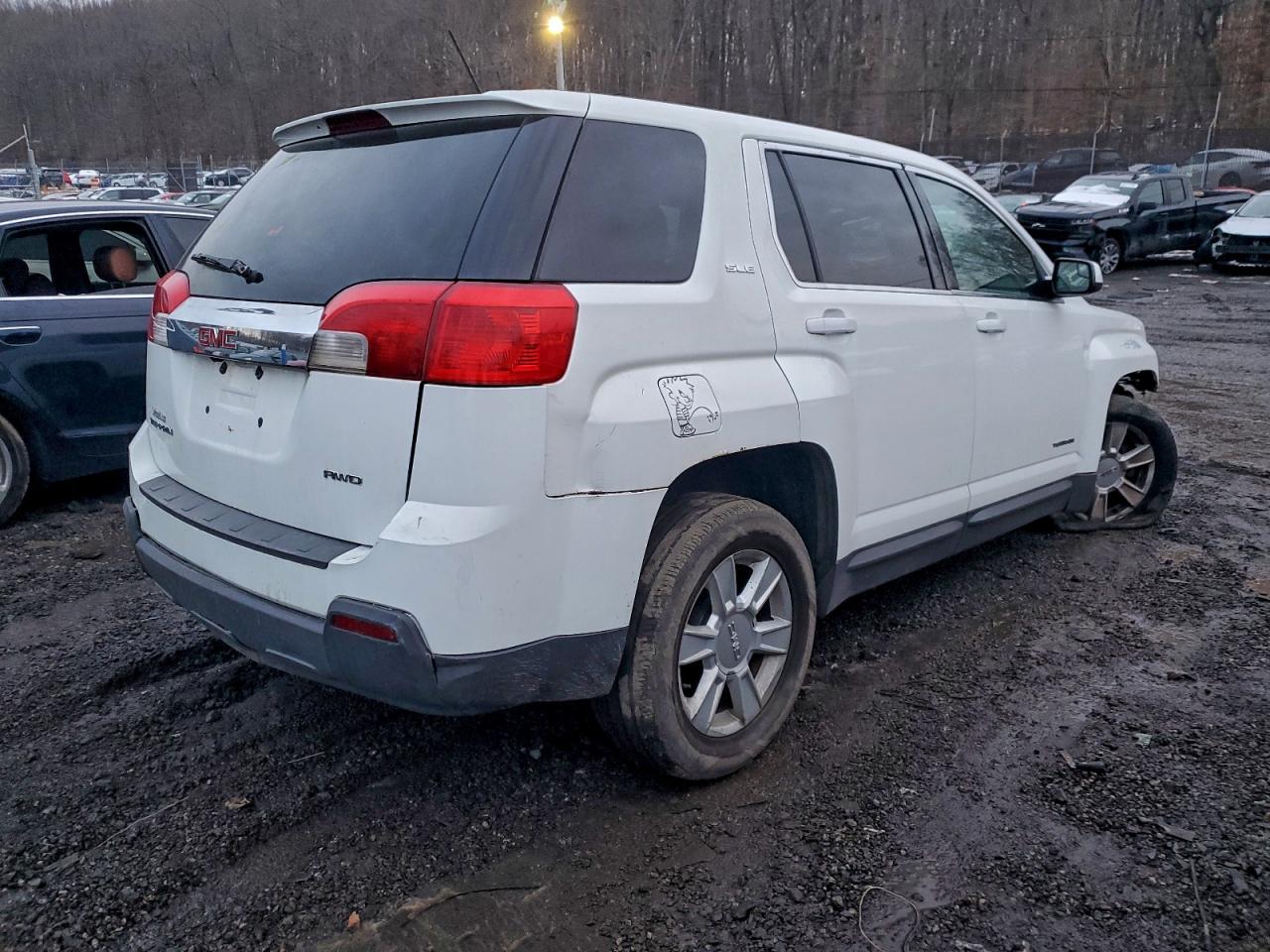 2013 GMC TERRAIN SLE photo 3
