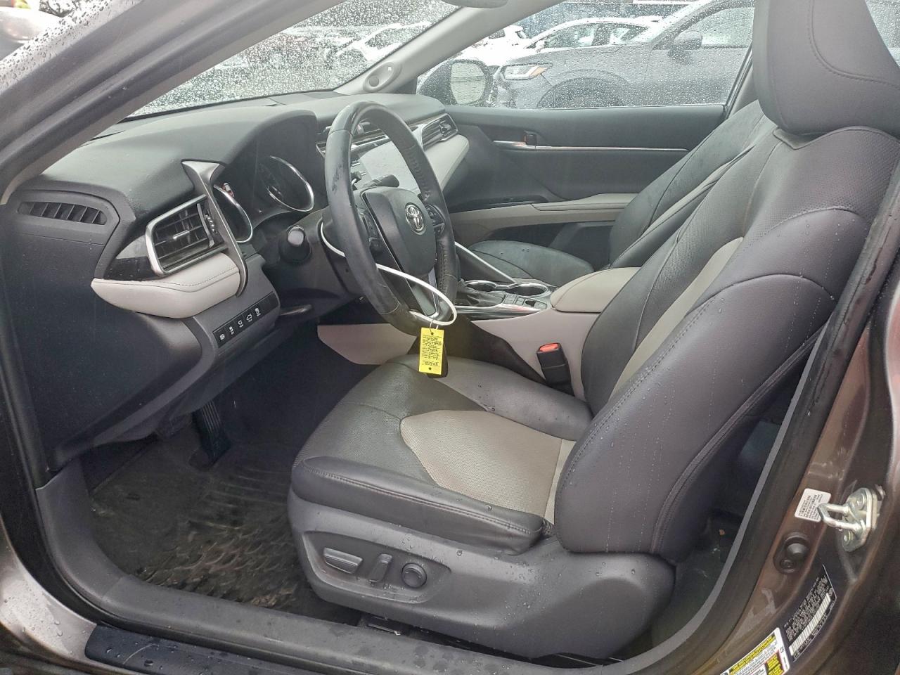 2020 TOYOTA CAMRY XLE photo 7