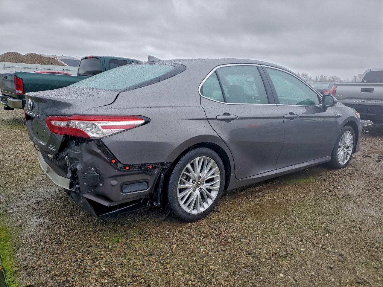 2020 TOYOTA CAMRY XLE photo 3