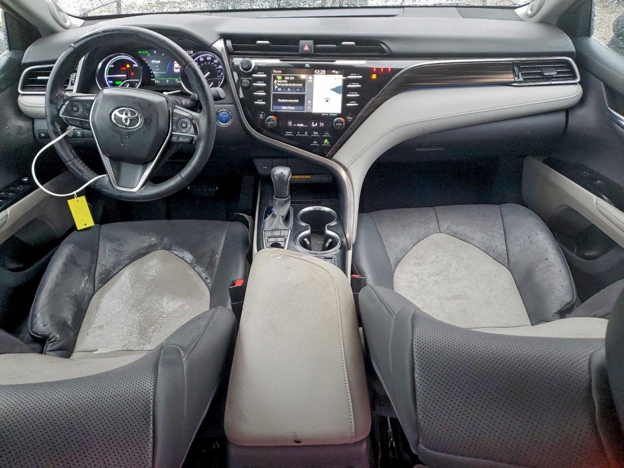 2020 TOYOTA CAMRY XLE photo 8