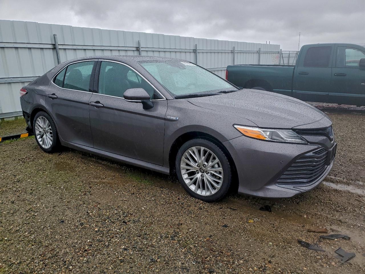 2020 TOYOTA CAMRY XLE photo 4
