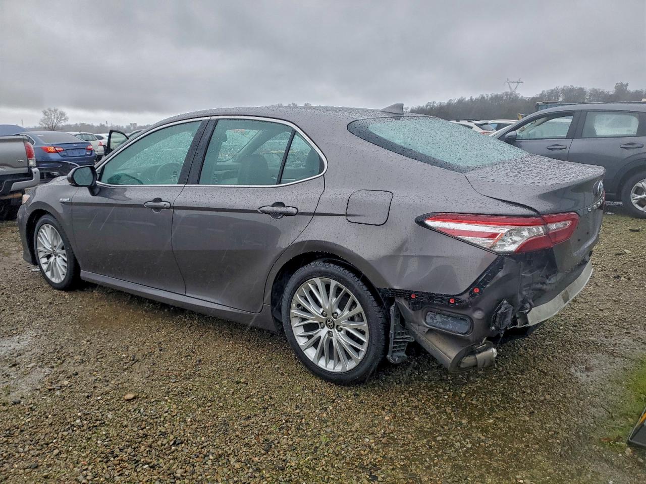 2020 TOYOTA CAMRY XLE photo 2