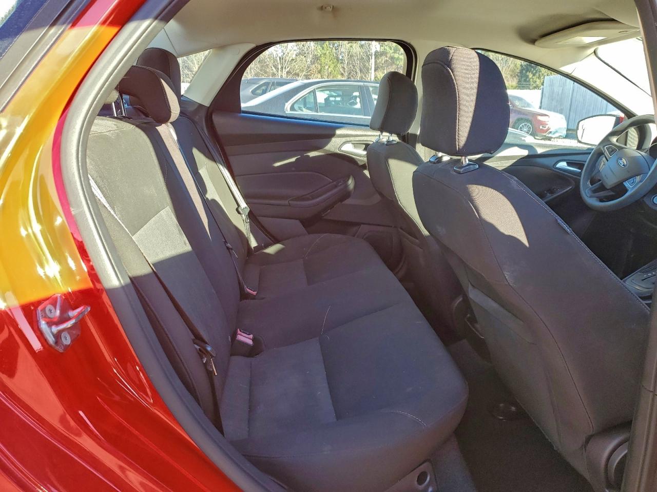 2015 FORD FOCUS SE photo 10