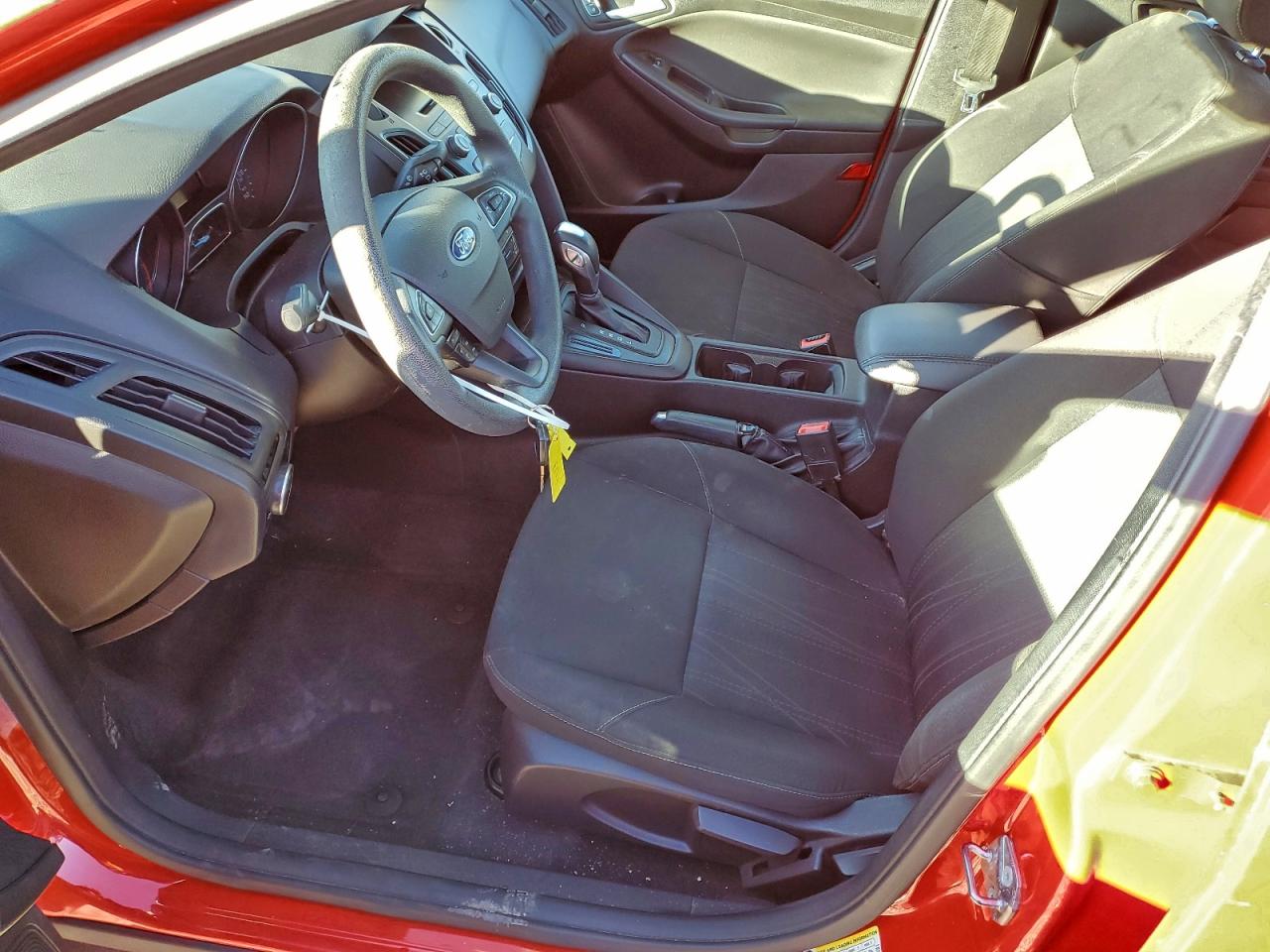 2015 FORD FOCUS SE photo 7