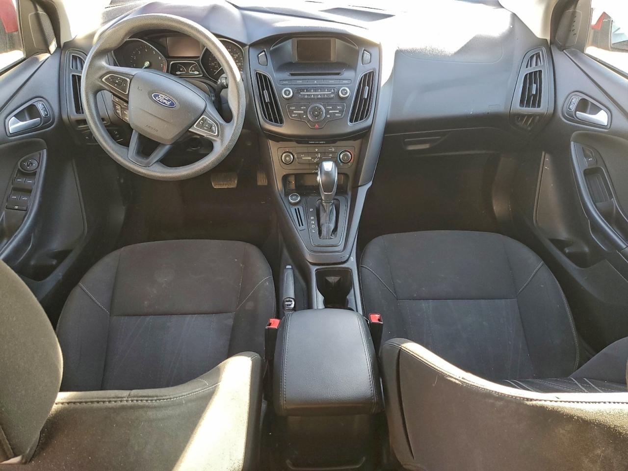 2015 FORD FOCUS SE photo 8