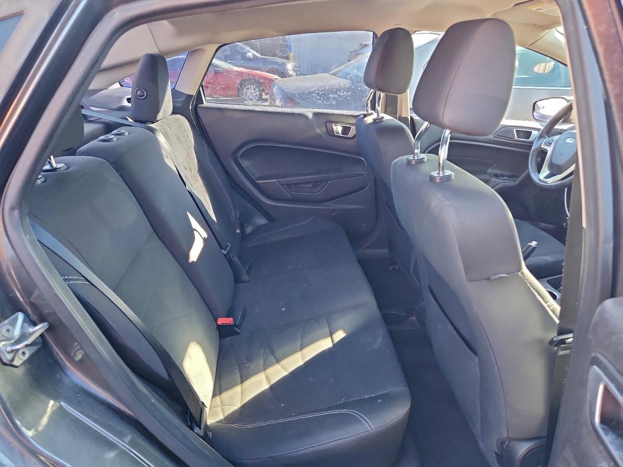 2016 FORD FIESTA SE photo 10