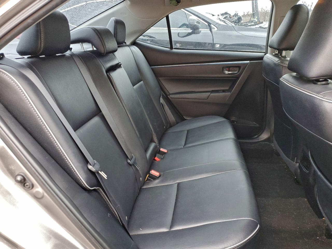 2015 TOYOTA COROLLA L photo 10