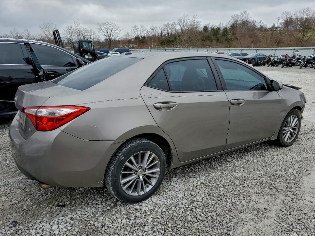 2015 TOYOTA COROLLA L photo 3