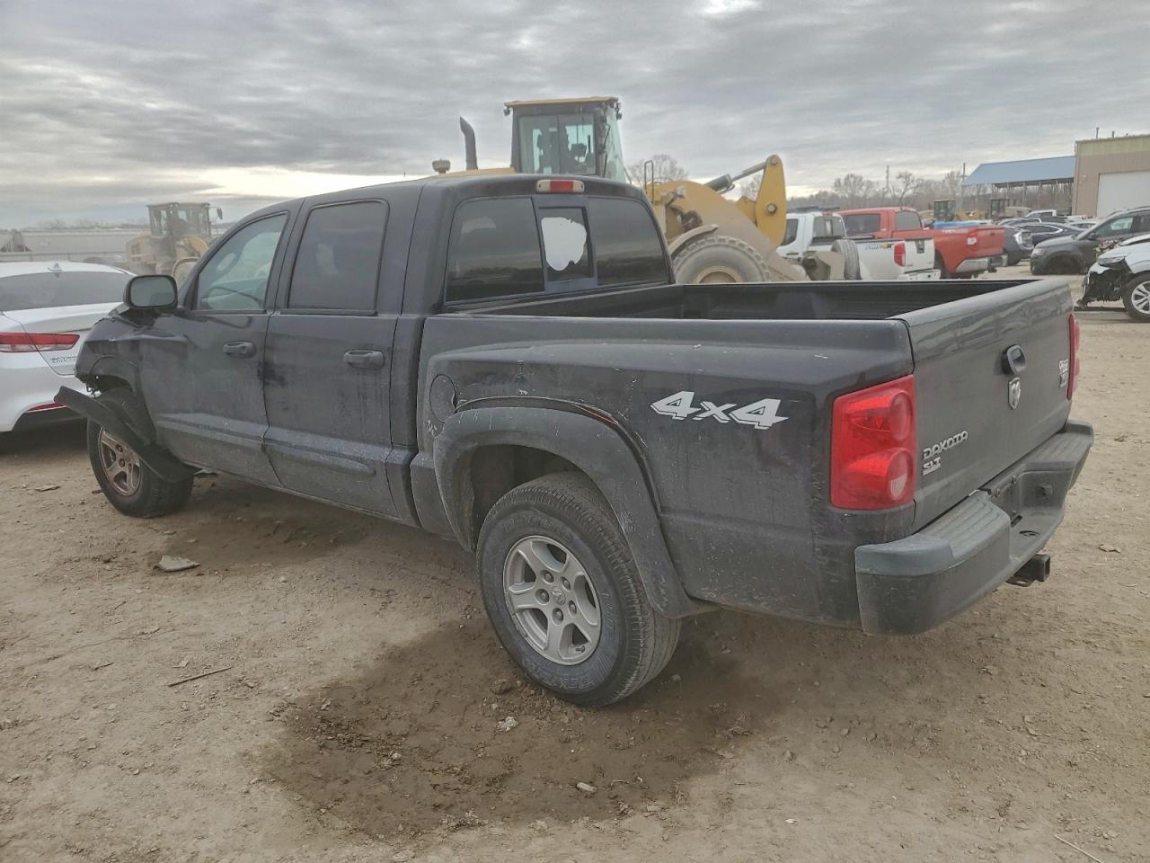 2005 DODGE DAKOTA QUAD SLT photo 2