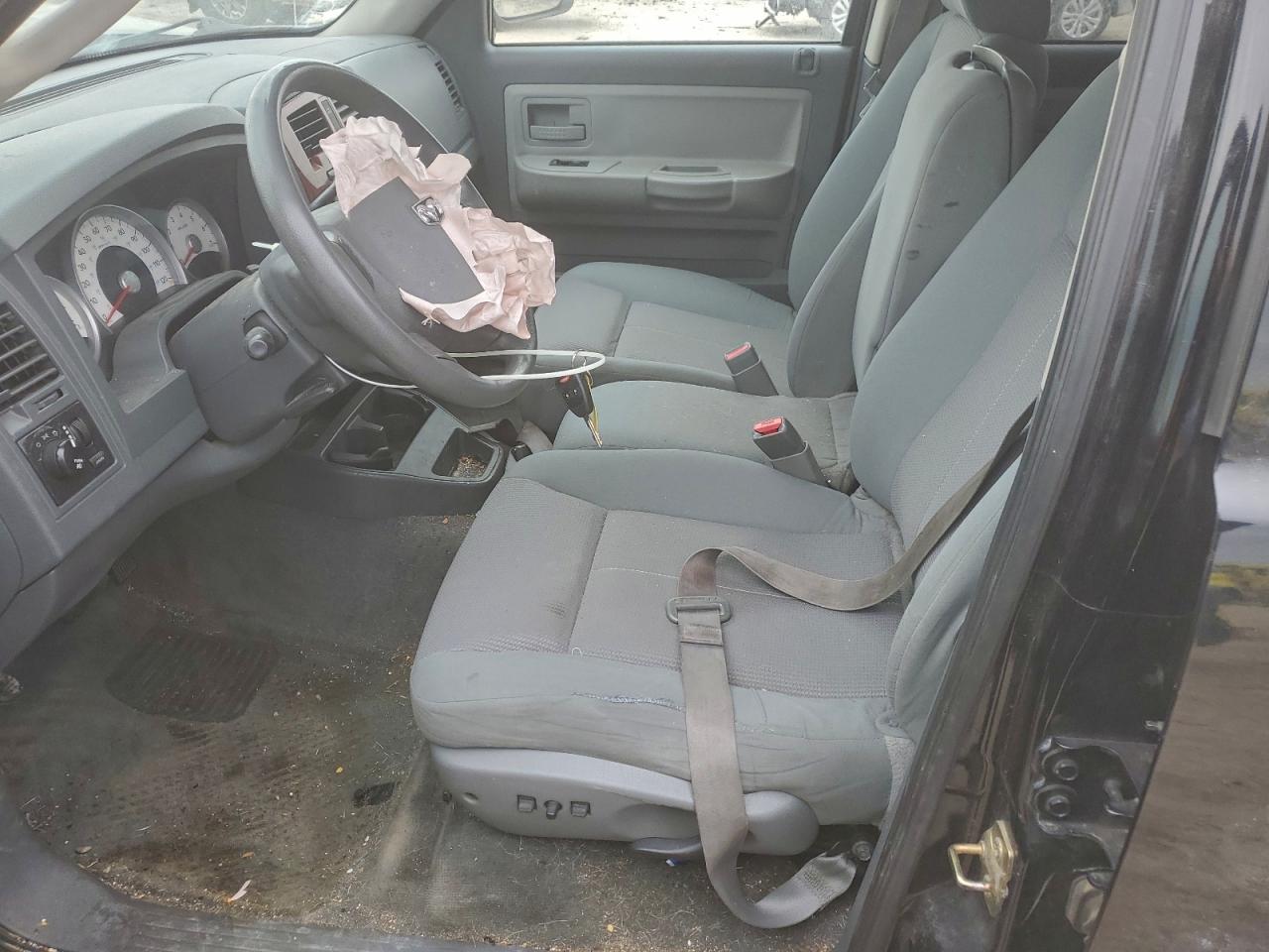 2005 DODGE DAKOTA QUAD SLT photo 7