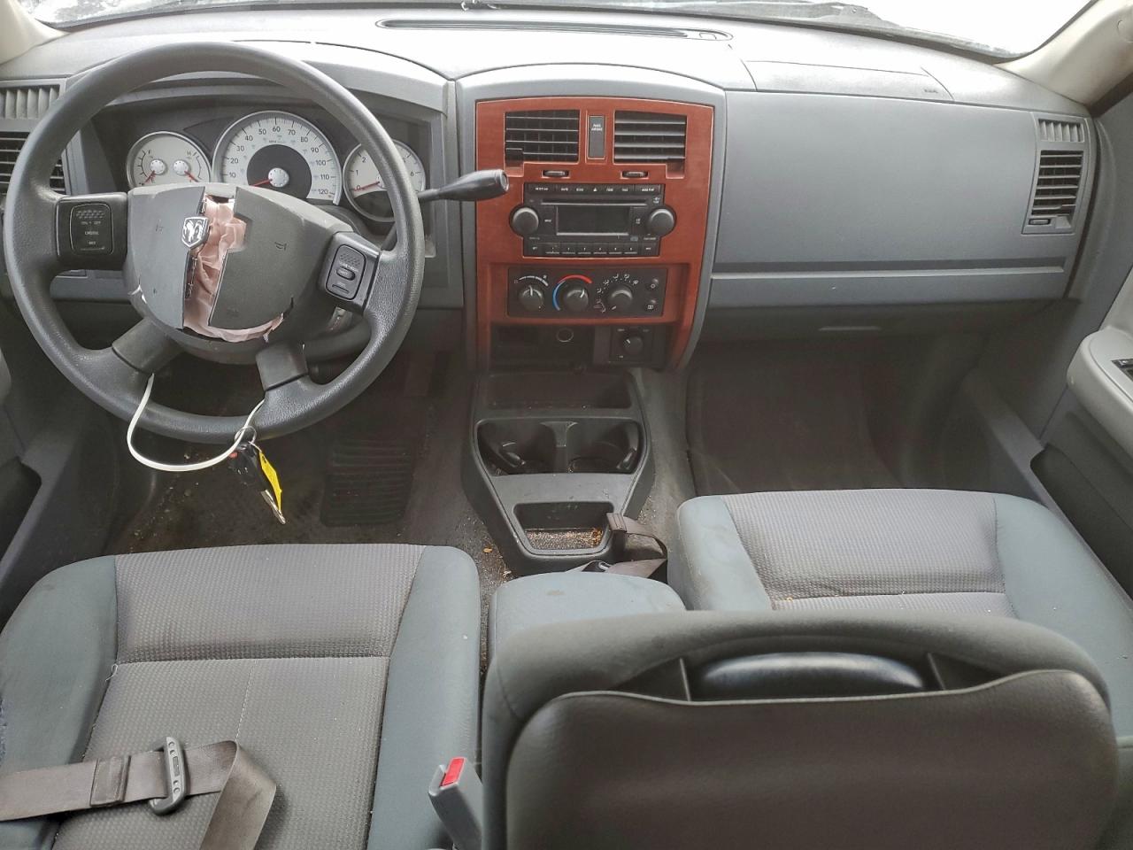 2005 DODGE DAKOTA QUAD SLT photo 8