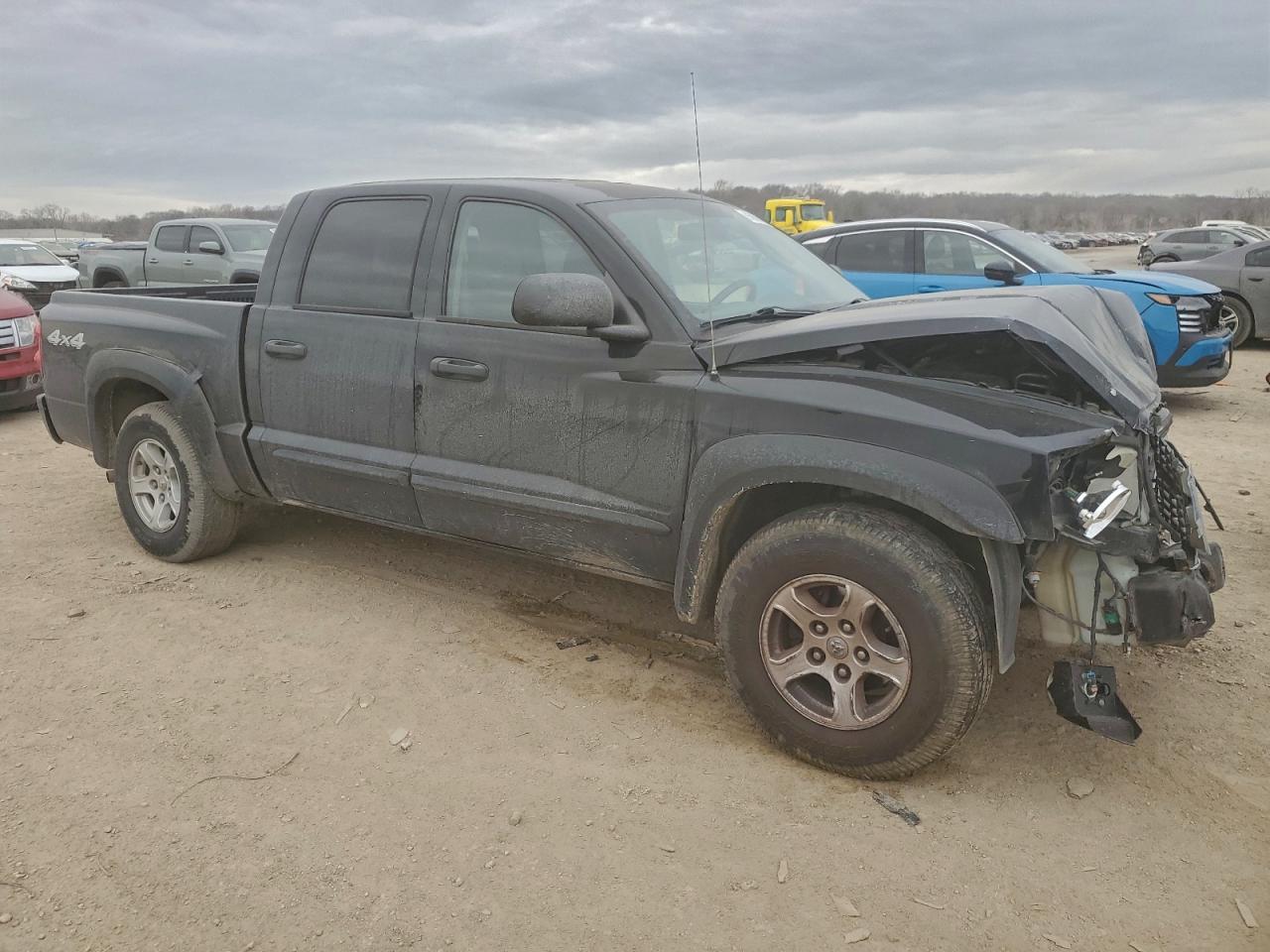2005 DODGE DAKOTA QUAD SLT photo 4