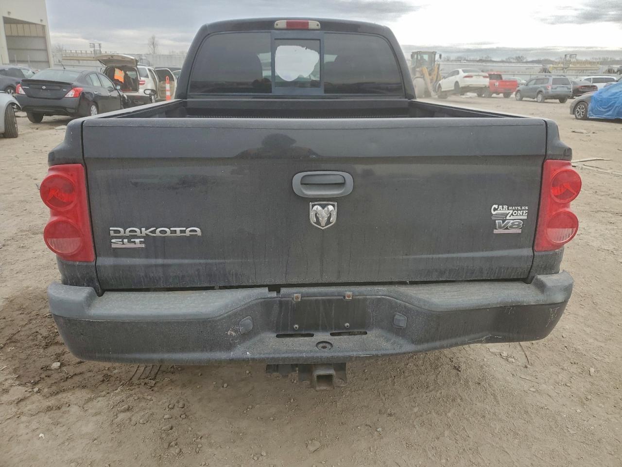 2005 DODGE DAKOTA QUAD SLT photo 6