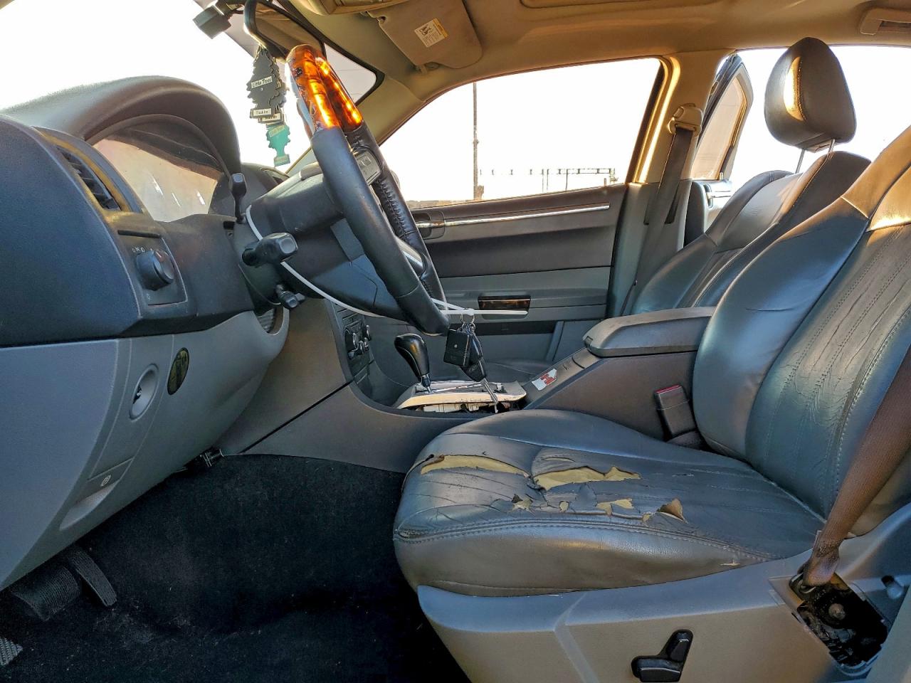 2005 CHRYSLER 300C photo 7