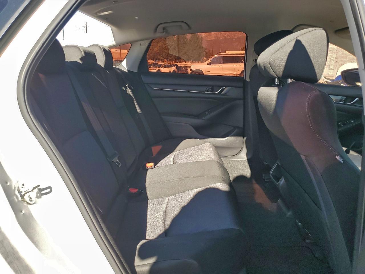 2018 HONDA ACCORD LX photo 10
