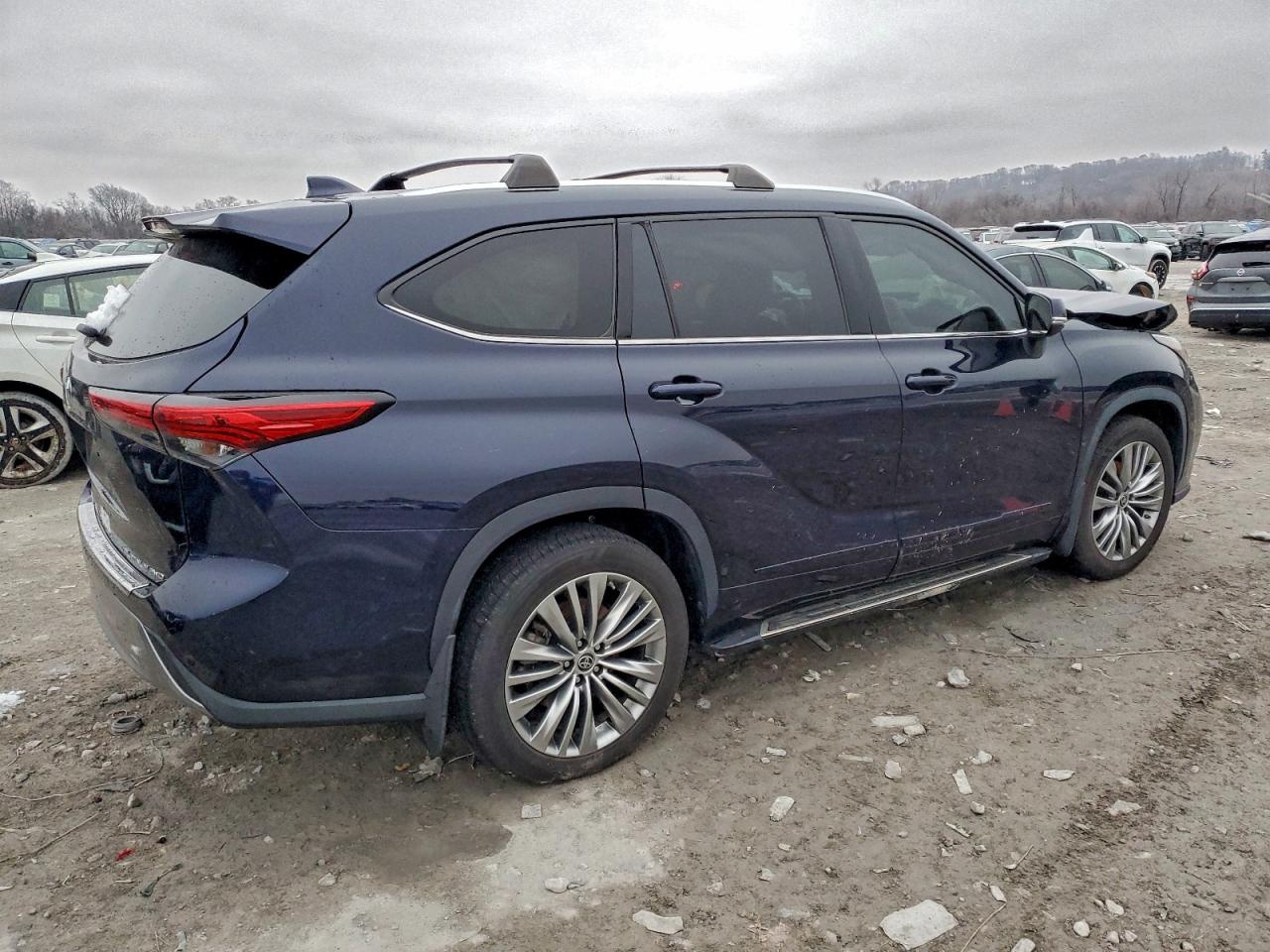 2021 TOYOTA HIGHLANDER PLATINUM photo 3