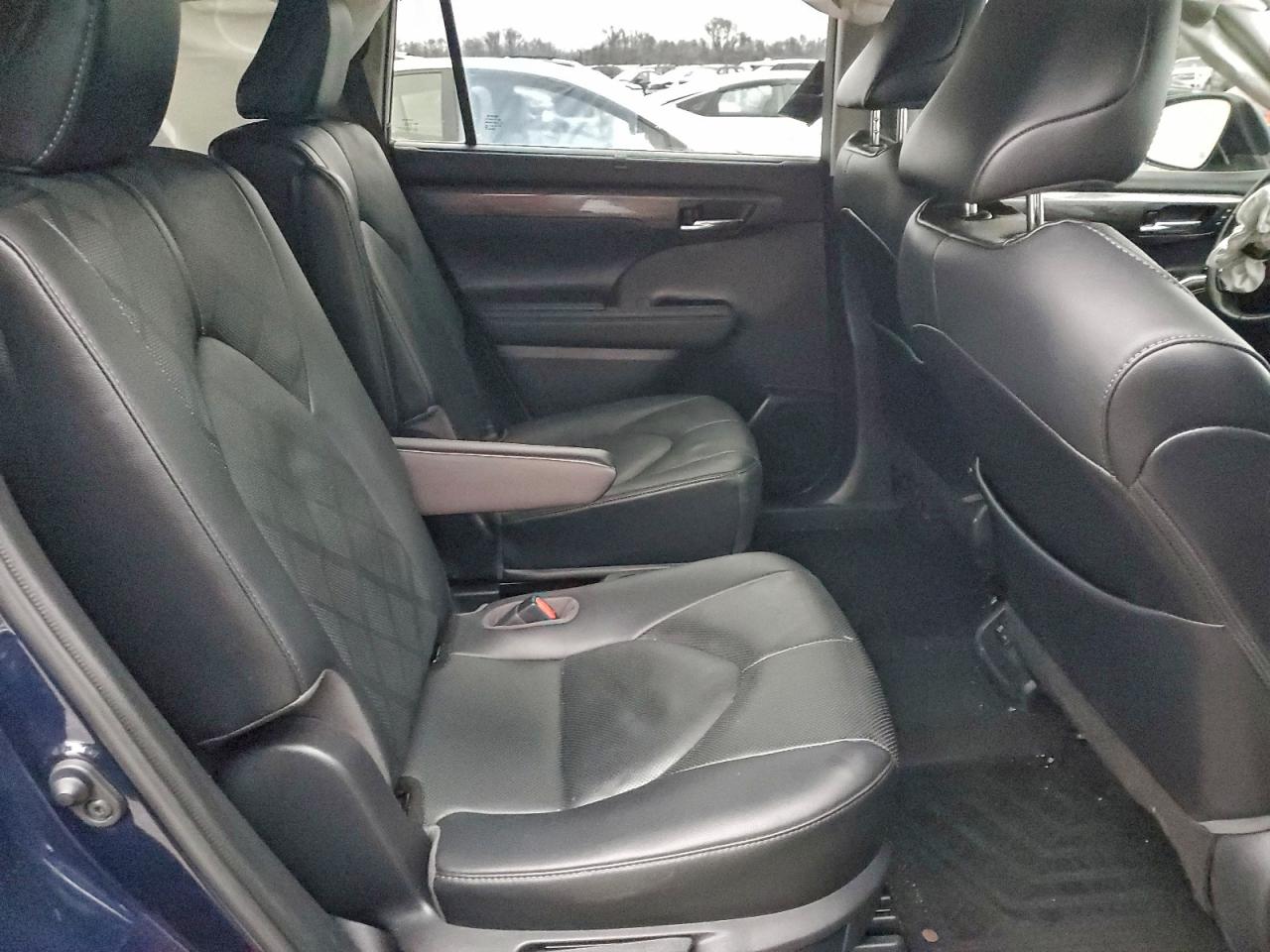 2021 TOYOTA HIGHLANDER PLATINUM photo 11