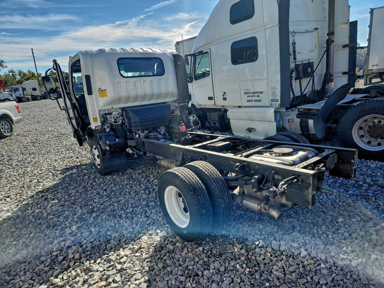2025 ISUZU NPR TRUCK CAB AND CHASSIS photo 2